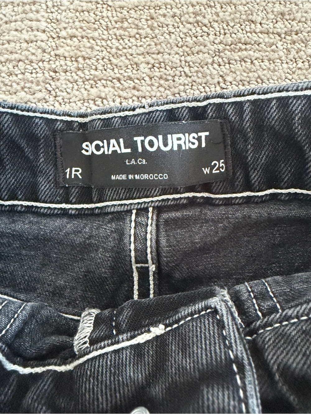 Hollister Social Tourist Ultra High Rise Cargo Wide Leg Jeans- 1R (25 waist) - Picture 4 of 4